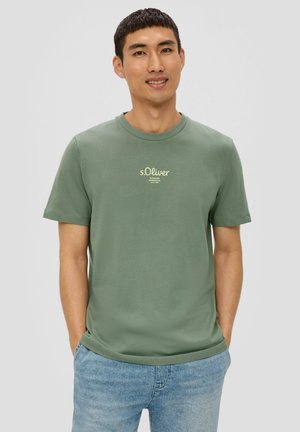 s.Oliver MIT LOGO - T-shirt print - dunkles salbeigrün