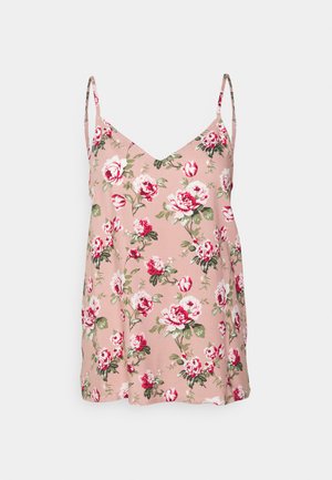 Camisola floral em tecido rosa suave com decote em V, apresentando padrões de rosas vermelhas e brancas e alças finas ajustáveis.