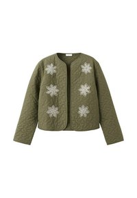 Veste matelassée vert olive avec six fleurs blanches brodées sur le devant, manches longues, et un col rond, ouvert au centre.