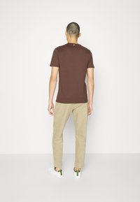 BOSS Tygbyxor - brown