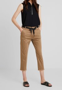 KIOMI Pusero - black