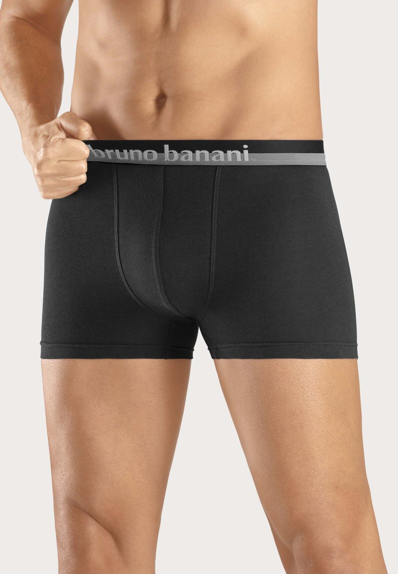 Svarta boxershorts i mjukt tyg, med ett brett grått elastiskt midjeband som har pr präglad text "bruno banani". Kroppsnära passform.