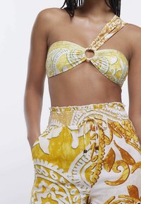 River Island Short - yellow
