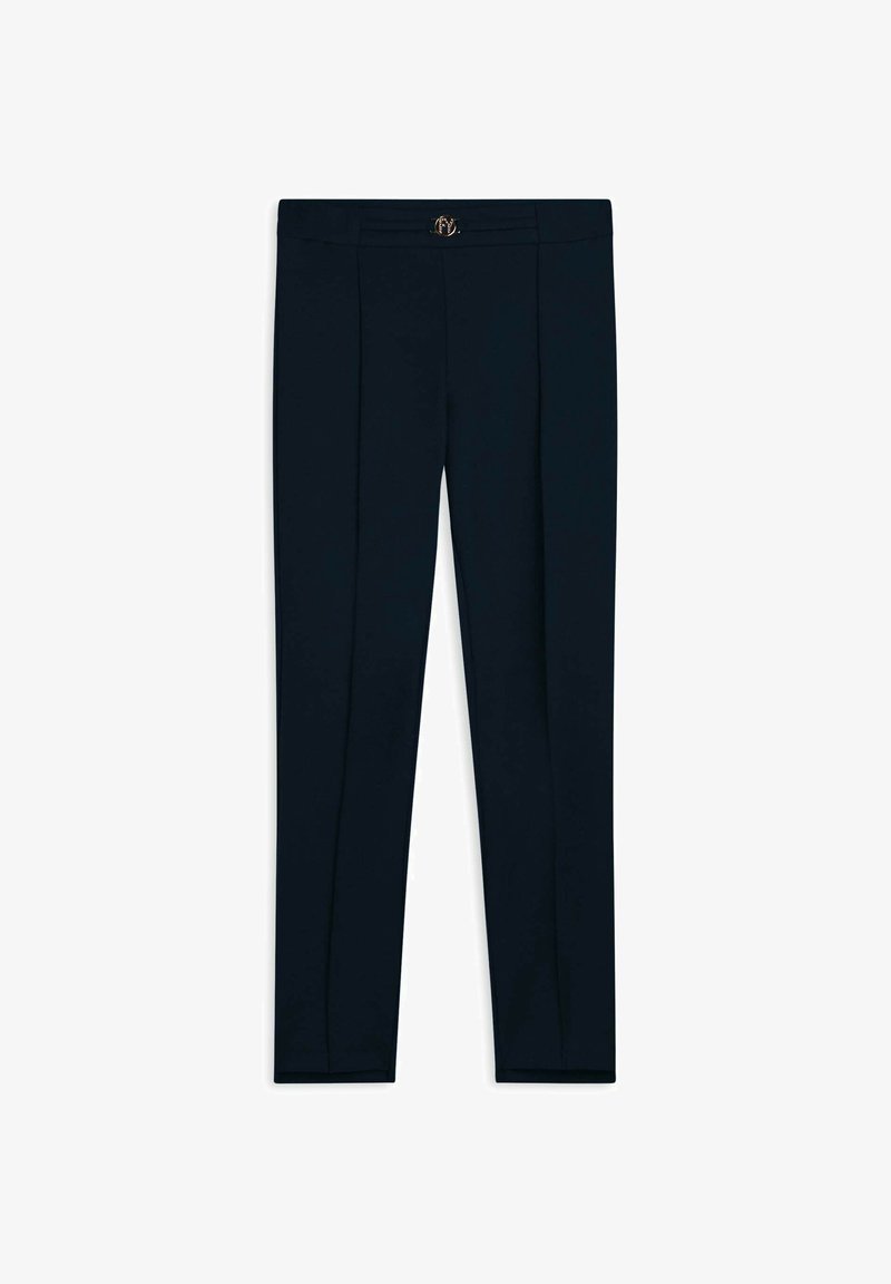 Pantalon ajusté bleu marine en tissu extensible, présentant une coupe slim, des plis sur le devant et une fermeture à bouton en métal. Pas de poches visibles.