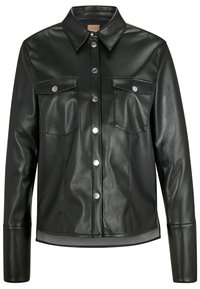 Veste-chemise en cuir noir avec un col classique, deux poches poitrine, une fermeture à boutons-pression à l'avant et une texture lisse et brillante.