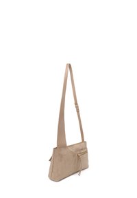 Borsa a spalla beige con una texture liscia, dotata di un compartmento principale con zip e una tasca frontale, completata da una tracolla sottile e regolabile.