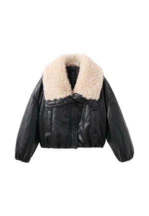 Chaqueta corta de piel sintética negra con un cuello de borrego crema, mangas abullonadas y cierre de botones en la parte delantera. Presenta dos bolsillos laterales.