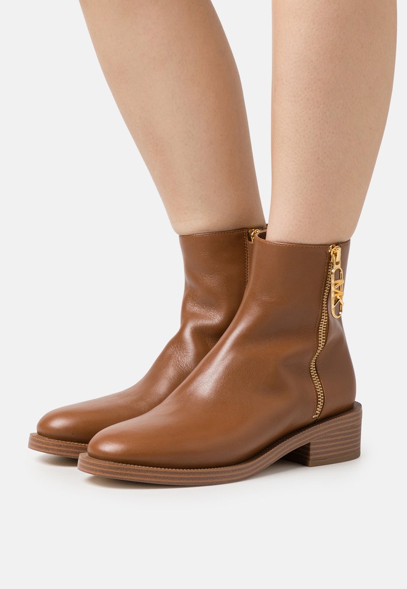MICHAEL Michael Kors REGAN Classic ankle boots luggage/tan Zalando.ie