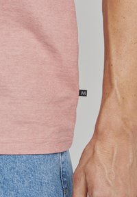 Matinique JERMANE STRIPE - Marškinėliai su spaudiniu - faded rose