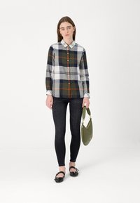 Barbour MOORLAND SHIRT - Blusa com botões - olive/spiced pumpkin