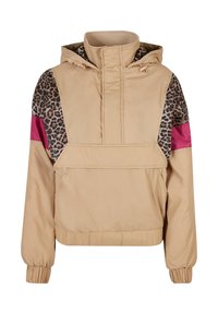 Beżowa krótka kurtka z kapturem, z nadrukiem w panterkę i różowymi akcentami na rękawach. Wykonana z gładkiej, teksturowanej tkaniny.