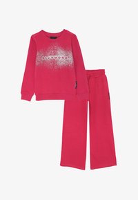 Selezionato, mottled pink