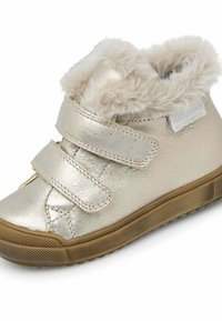 Guld syntetisk hög sko med faux pälskrage, dubbla Velcro-remmar, texturerad sula och subtilt mönster på materialet.