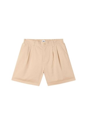Pantalones cortos beige hasta la rodilla con pliegues delanteros, cierre de botones, trabillas para cinturón y bolsillos laterales, extendidos sobre un fondo blanco.
