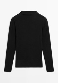 Schwarzes Langarmshirt mit hohem Kragen aus weichem Stoff. Es hat ein figurbetontes Design mit flachen Nähten und ohne sichtbare Verschlüsse.