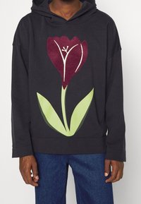 sandro Bluza z kapturem