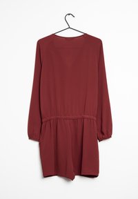 Bordeaux lange mouwen romper met een elastische taille en losse shorts; gladde stof; samengestelde manchetten en schouders; minimalistisch ontwerp.