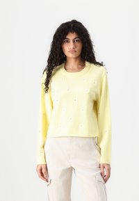 Object OBJTHESS WIDE SLEEVE PULLOVER - Strikkegenser - lemon meringue/white