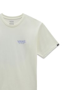 Kurzärmliges T-Shirt aus leichtem cremefarbenem Baumwollstoff mit einem blauen "VANS"-Logo und dem Text "OFF THE WALL" im linken Brustbereich. Geschmeidige Textur.