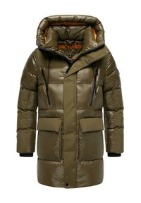 Olijfgroene pufferjack met een glanzende afwerking, grote capuchon, frontale rits, twee borstzakken en ribgebreide manchetten. Geïsoleerd voor warmte.