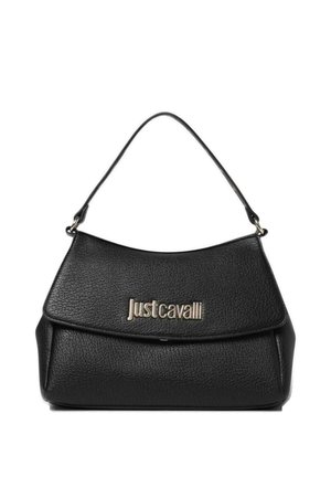 Schwarze, strukturierte Lederhandtasche mit einer gebogenen Klappe und einem einzelnen Schulterriemen, mit metallischem "Just Cavalli" Logo auf der vorderen Klappe.