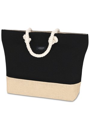 Sac cabas noir et beige avec des poignées épaisses en corde blanche et une petite étiquette rectangulaire Larkson Hamburg sur le centre avant supérieur.