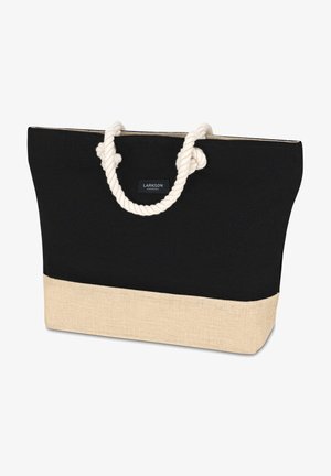 Sac cabas noir et beige avec des poignées épaisses en corde blanche et une petite étiquette rectangulaire Larkson Hamburg sur le centre avant supérieur.