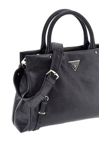 Borsa in pelle nera con texture a ciottoli, manici superiori doppi, tracolla staccabile, placca logo metallica e dettagli con borchie. Forma rettangolare.