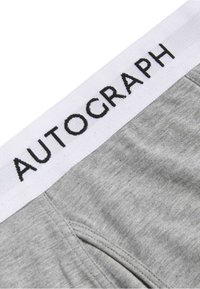 Mutande in tessuto grigio con un'ampia cintura elastica bianca su cui è scritto "AUTOGRAPH" in lettere nere. La texture sembra morbida e liscia.