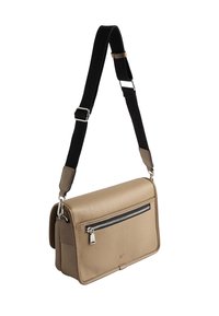 Beżowa skórzana torebka na ramię z teksturowanym wykończeniem, przednią kieszenią na zamek oraz regulowanym paskiem z czarnymi akcentami.