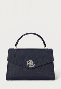 Temno modra strukturirana ročna torbica z teksturirano površino, srebrno kovino in izrazitim logotipom na sprednji strani. Ima zgornji ročaj.