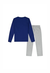 Camiseta de manga larga en color navy con cuello redondo, combinada con pantalones gris con cintura elástica. Ambos están hechos de una tela suave y ligera, adecuados para ropa casual.