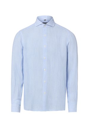 Hellblaues Herrenhemd mit langen Ärmeln, weißen vertikalen Nadelstreifen, Knopfleiste vorne und klassischem Kragen.