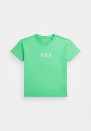 Grünes T-Shirt mit kurzen Ärmeln und Rundhalsausschnitt mit weißem Polo Ralph Lauren Logo mittig auf der Brust vor einfarbigem Hintergrund.