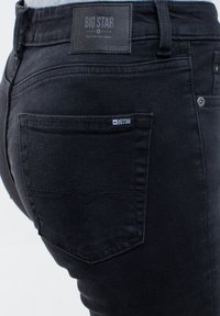 MAILA - Répafazonú farmer - grau