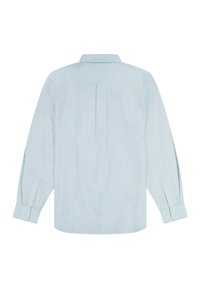 Ανοιχτό γαλάζιο πουκάμισο με μακριά μανίκια, κουμπωτό, εμφανιζόμενο από την πίσω πλευρά με πτυχή στο κέντρο της πλάτης και μανσέτες με κουμπιά.