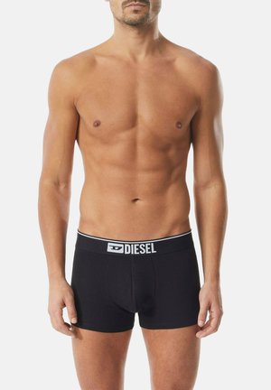 Zwarte katoenen boxershorts met een witte tailleband met logo, voorzien van een strakke pasvorm en een gladde textuur. Minimalistisch ontwerp, zonder extra patronen.