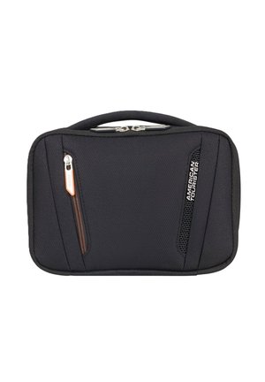 Compatto organizer da viaggio American Tourister nero con maniglia superiore, tasca frontale con cerniera e pannello logo inclinato.