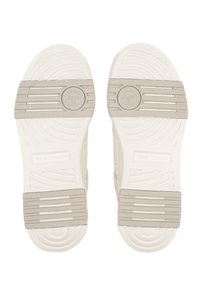 Bílá gumová podrážka s texturovaným gripem, obsahující logo a název značky. Zaoblený tvar a horizontální drážky pro trakci.