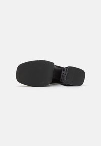 Koi Footwear LADY MENACE GRUNGE CRUSHED - Plateaupumps - black