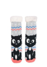 Calzini con motivo di gatti neri su una base blu chiaro, caratterizzati da design a zigzag in blu, rosa e impronte di zampe. Morbido polsino in pile bianco.