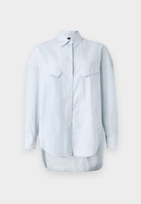 Ljusblå och vit randig långärmad skjorta med knappstängning, spetsig krage och två framskräddade fickor, något längre bakstycke.