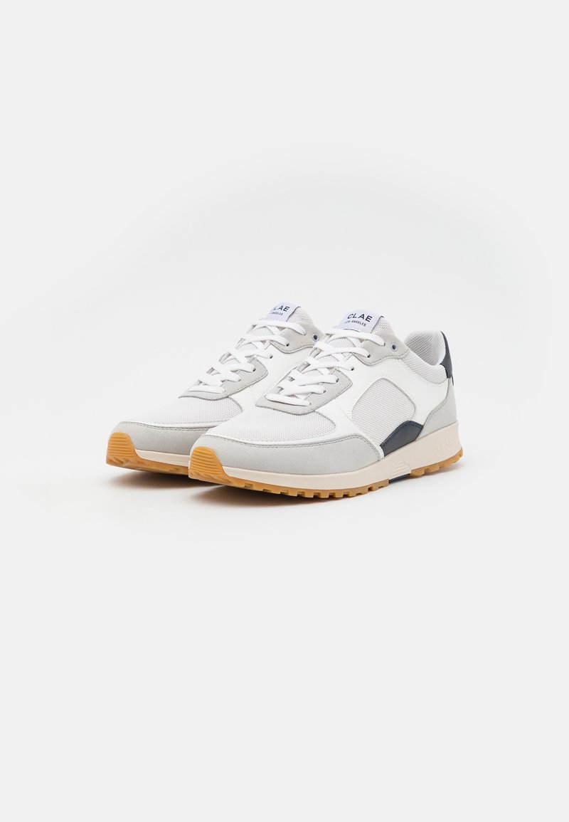Herren Sneaker low | Clae JOSHUA UNISEX Sneaker low white/navy/weiß - RM82695 Herren Sneaker low | Clae JOSHUA UNISEX Sneaker low white/navy/weiß - RM82695
