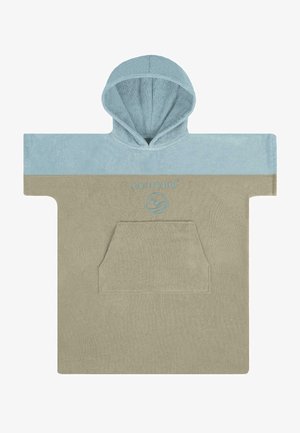 Hooded Poncho aus hellblauem und beigem Frottee, mit einer zentralen Tasche und einem runden Ausschnitt, der mit einem gestickten Logo-Detail verziert ist.
