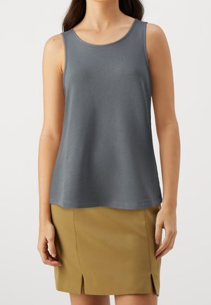 Top - dark grey