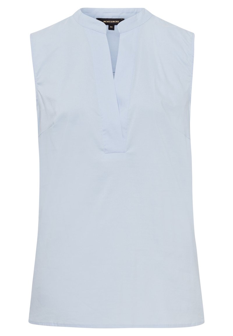 Haut sans manches bleu clair avec un col mandarin et une demi-patte. Fabriqué en tissu lisse avec une coupe droite et des coutures latérales.