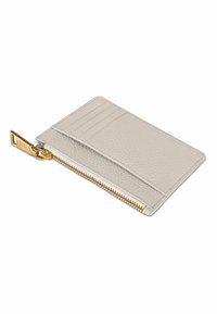 Portefeuille en cuir gris clair avec une finition texturée, doté d'une fermeture éclair et de plusieurs emplacements pour cartes. Accents en métal doré pour une touche supplémentaire.