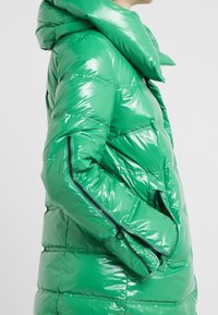 Marc Cain Donsjas - neon green