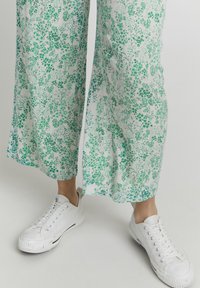 ICHI IHMARRAKECH - Kelnės - holly green