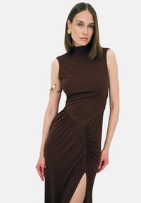 adL SLEEVELESS - Vestito lungo - brown